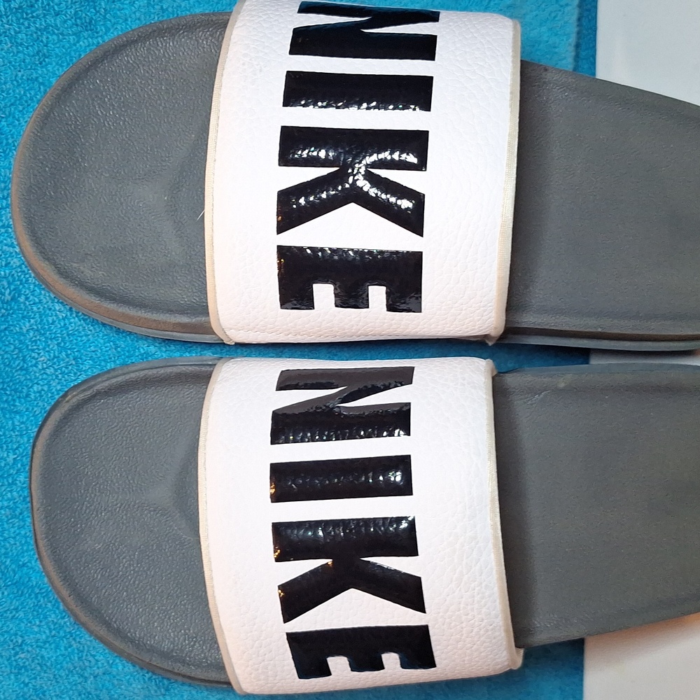 Nike Slides Off Court, Worn Couple Times, Slip On Slides Sandals Size 10 - Picture 2 of 7